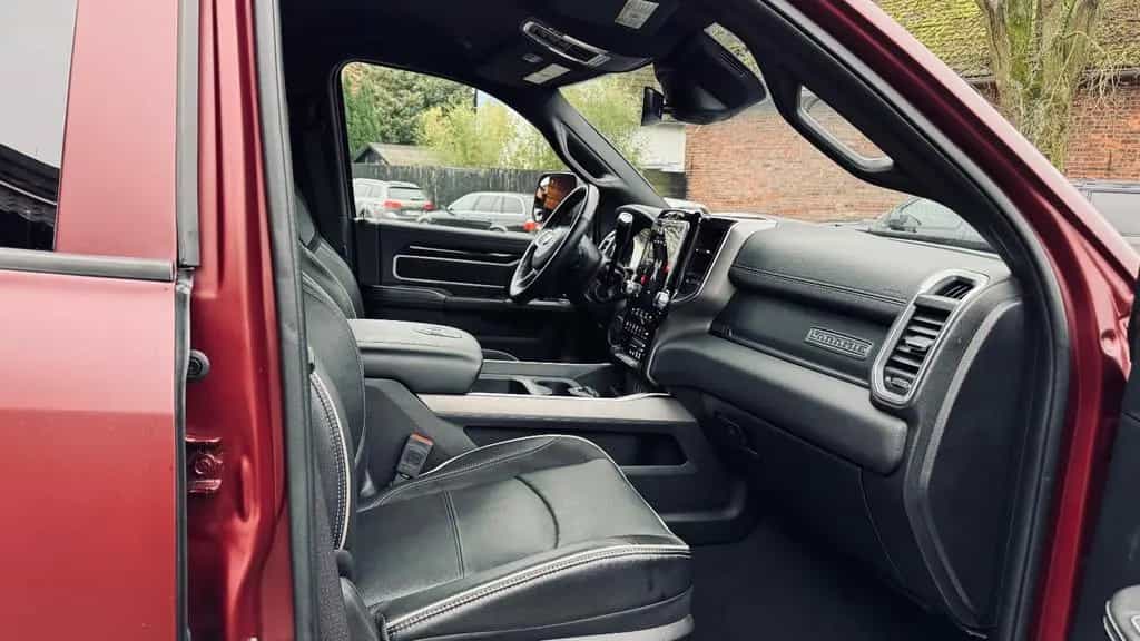 Dodge Limited DIESEL*BÜGEL*NAVI*AHK*GARANTIE 12/2021-photo-43