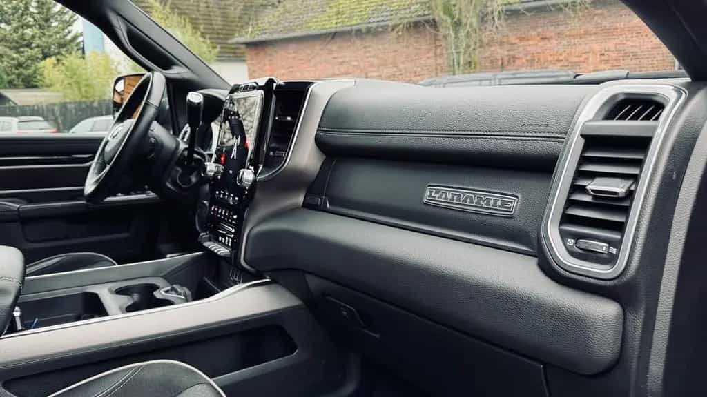 Dodge Limited DIESEL*BÜGEL*NAVI*AHK*GARANTIE 12/2021-photo-44