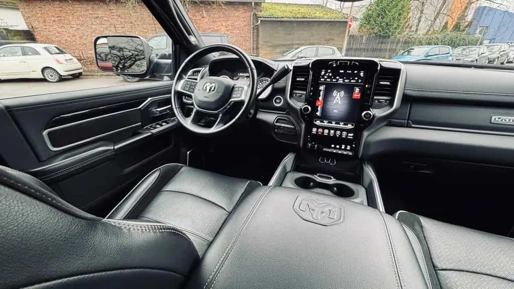 Dodge Limited DIESEL*BÜGEL*NAVI*AHK*GARANTIE 12/2021-photo-46