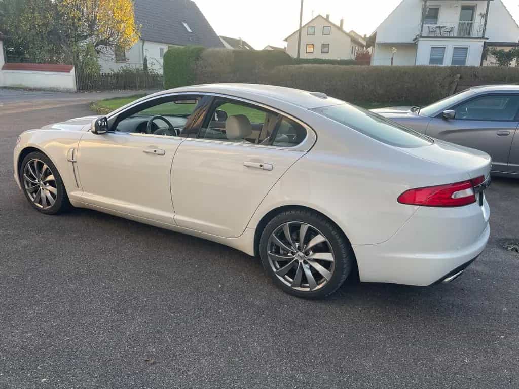 Jaguar XF 4.2 L V8 Premium Luxury / 3.Hand / Scheckheft 06/2009-photo-0
