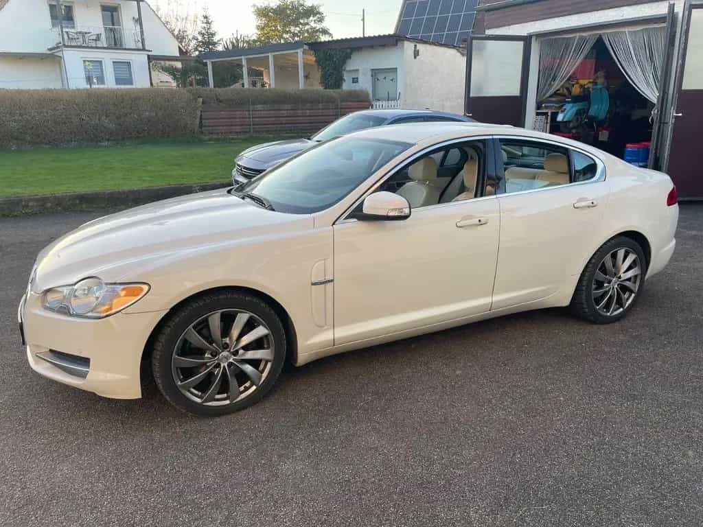Jaguar XF 4.2 L V8 Premium Luxury / 3.Hand / Scheckheft 06/2009-photo-1