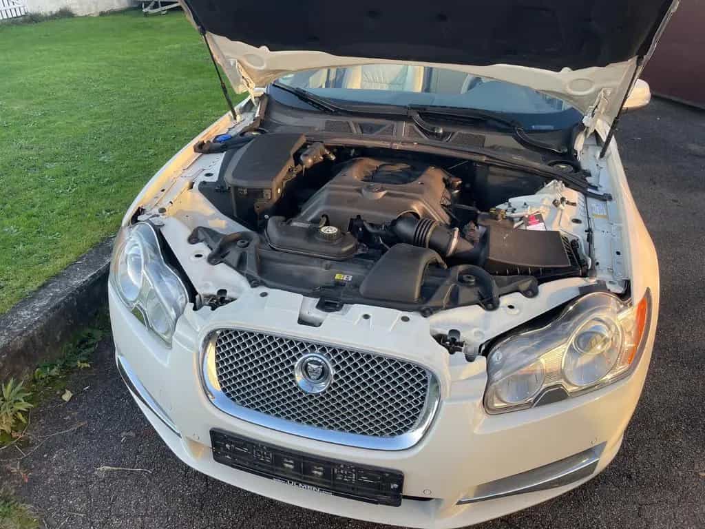 Jaguar XF 4.2 L V8 Premium Luxury / 3.Hand / Scheckheft 06/2009-photo-10