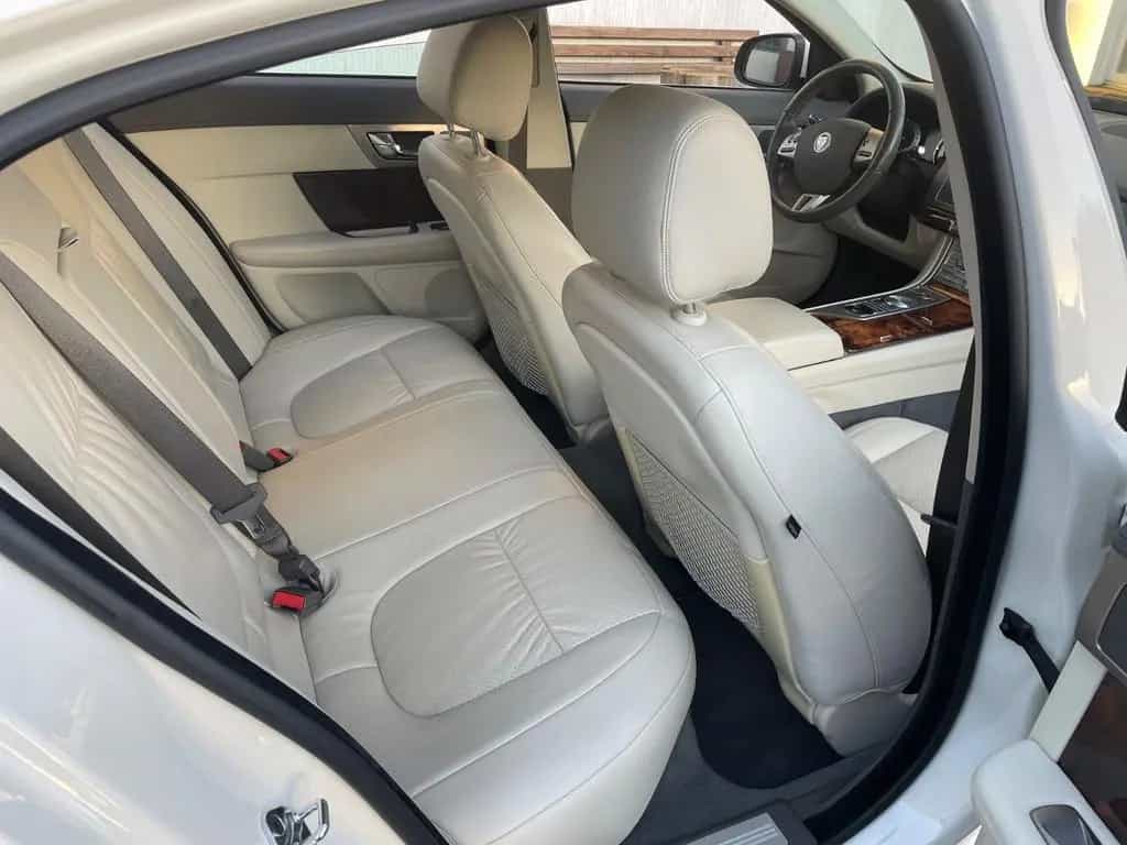 Jaguar XF 4.2 L V8 Premium Luxury / 3.Hand / Scheckheft 06/2009-photo-4