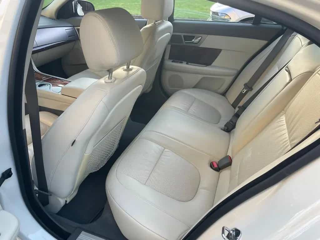 Jaguar XF 4.2 L V8 Premium Luxury / 3.Hand / Scheckheft 06/2009-photo-6