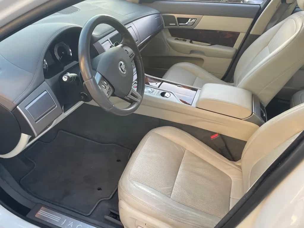 Jaguar XF 4.2 L V8 Premium Luxury / 3.Hand / Scheckheft 06/2009-photo-7