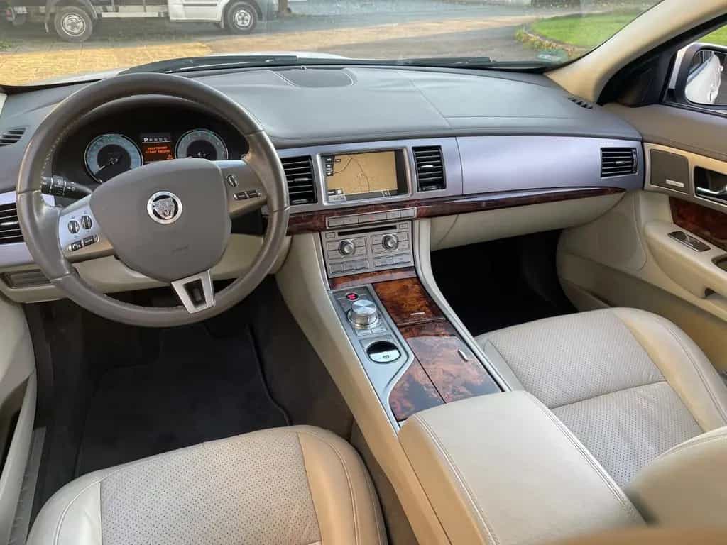 Jaguar XF 4.2 L V8 Premium Luxury / 3.Hand / Scheckheft 06/2009-photo-8