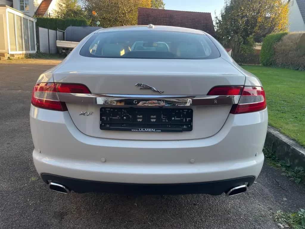 Jaguar XF 4.2 L V8 Premium Luxury / 3.Hand / Scheckheft 06/2009-photo-9