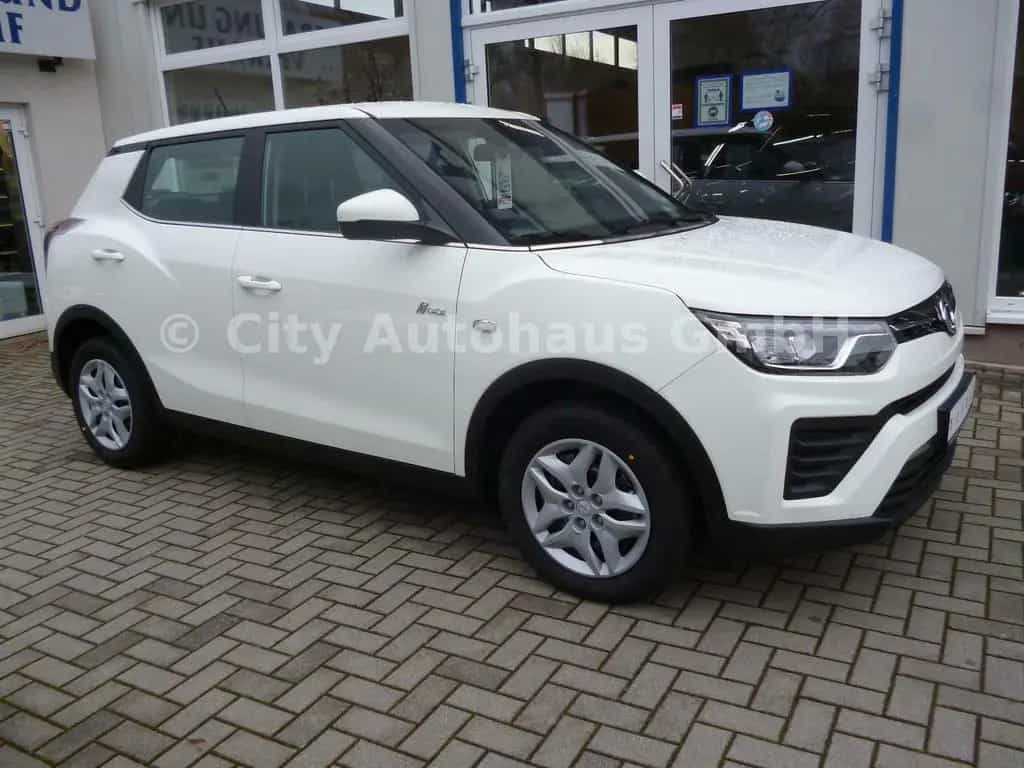 Ssangyong Tivoli 2WD CRYSTAL KLIMA ZV RadioDAB Winterräder 09/2024-photo-0