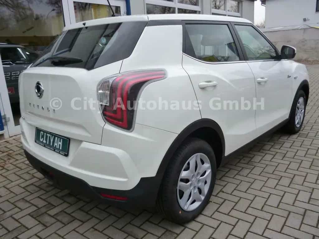 Ssangyong Tivoli 2WD CRYSTAL KLIMA ZV RadioDAB Winterräder 09/2024-photo-3
