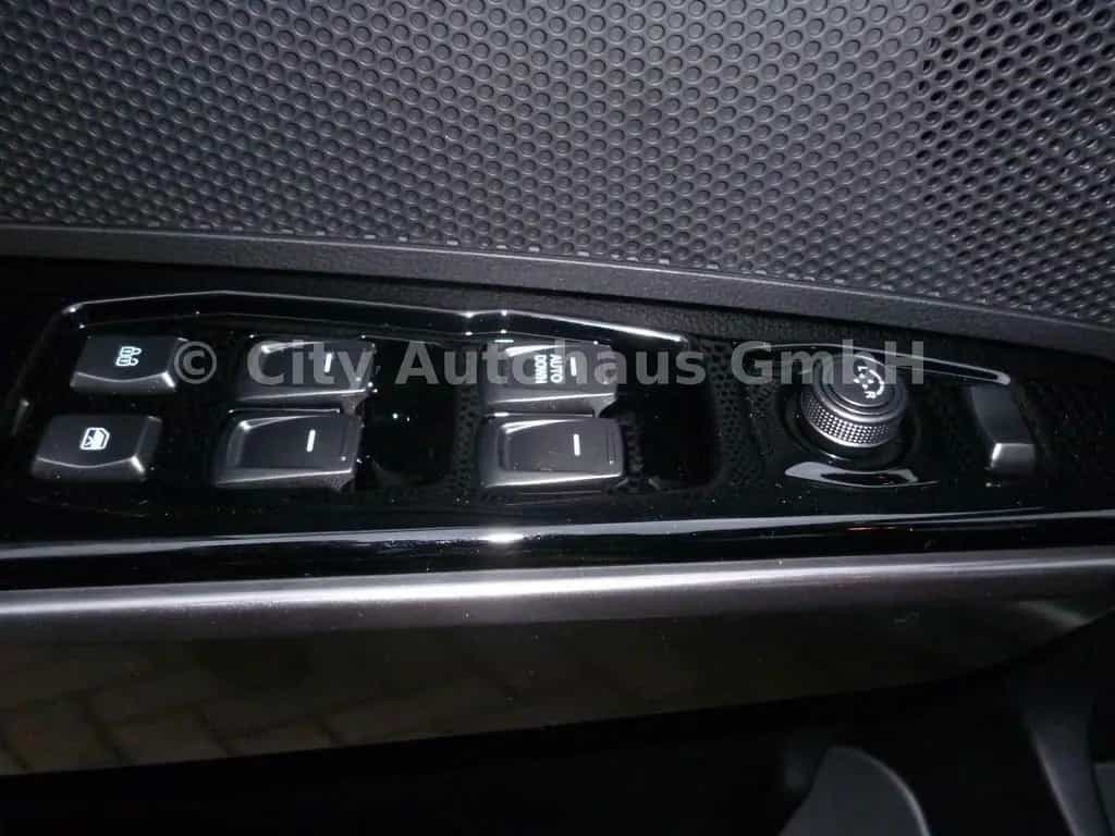 Ssangyong Tivoli 2WD CRYSTAL KLIMA ZV RadioDAB Winterräder 09/2024-photo-4