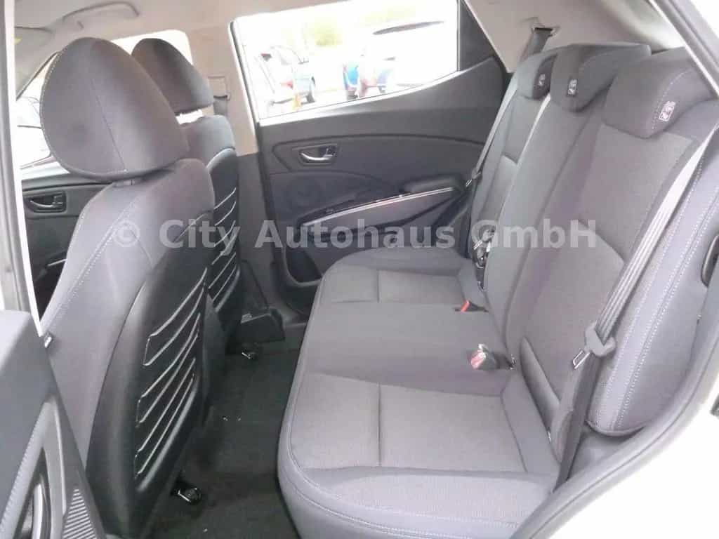 Ssangyong Tivoli 2WD CRYSTAL KLIMA ZV RadioDAB Winterräder 09/2024-photo-8