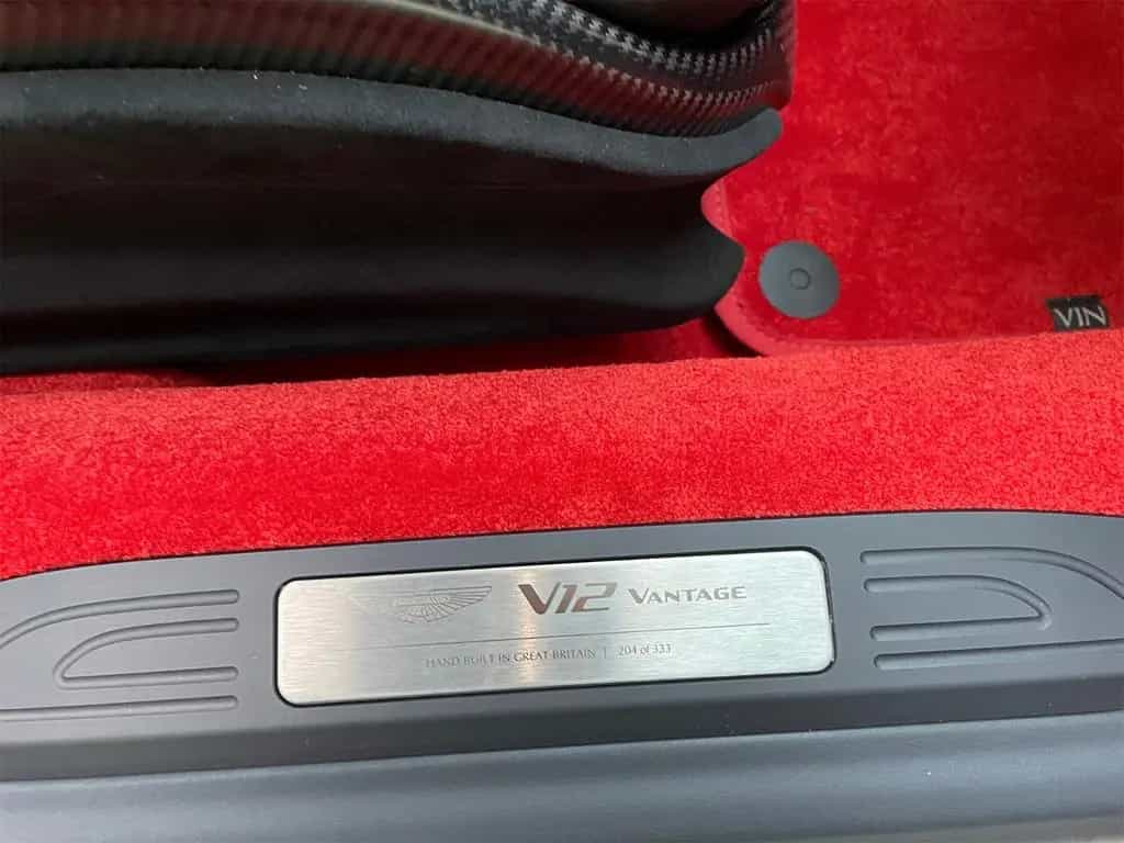 Aston Martin V12 Vantage - Carbon Packs/Homelink/Livery 09/2022-photo-18