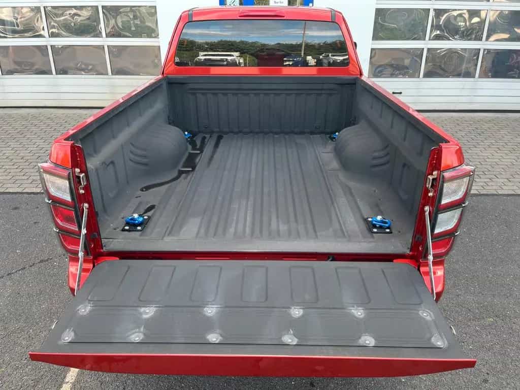 Isuzu D-Max Space Cab V-Cross AT +Kabinen vorbereitet+ 08/2025-photo-1