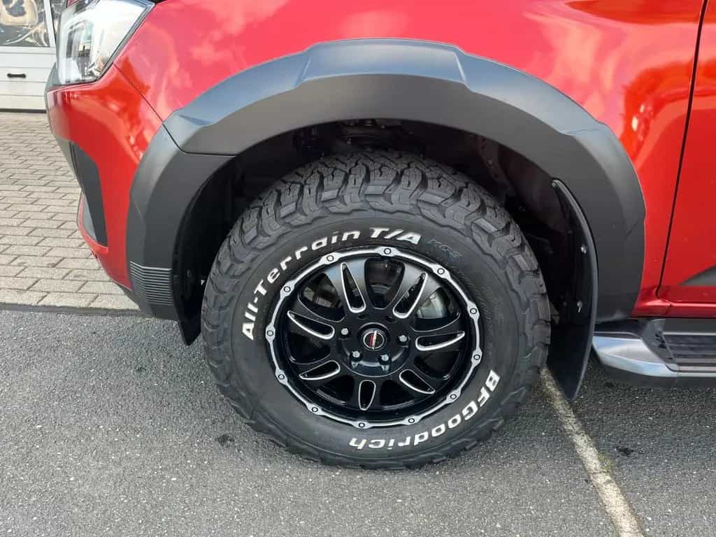 Isuzu D-Max Space Cab V-Cross AT +Kabinen vorbereitet+ 08/2025-photo-3