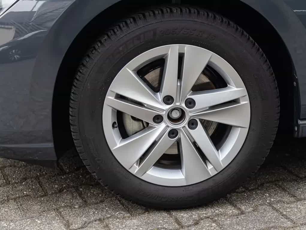 Volkswagen Golf VIII 1.5 TSI Life, Navi, LED, App-Connect, 04/2024-photo-4