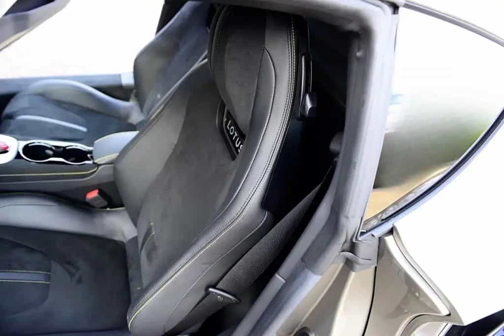 Lotus Emira V6 First Edition*BlackPack*Alcantara*MwSt. 01/2024-photo-13