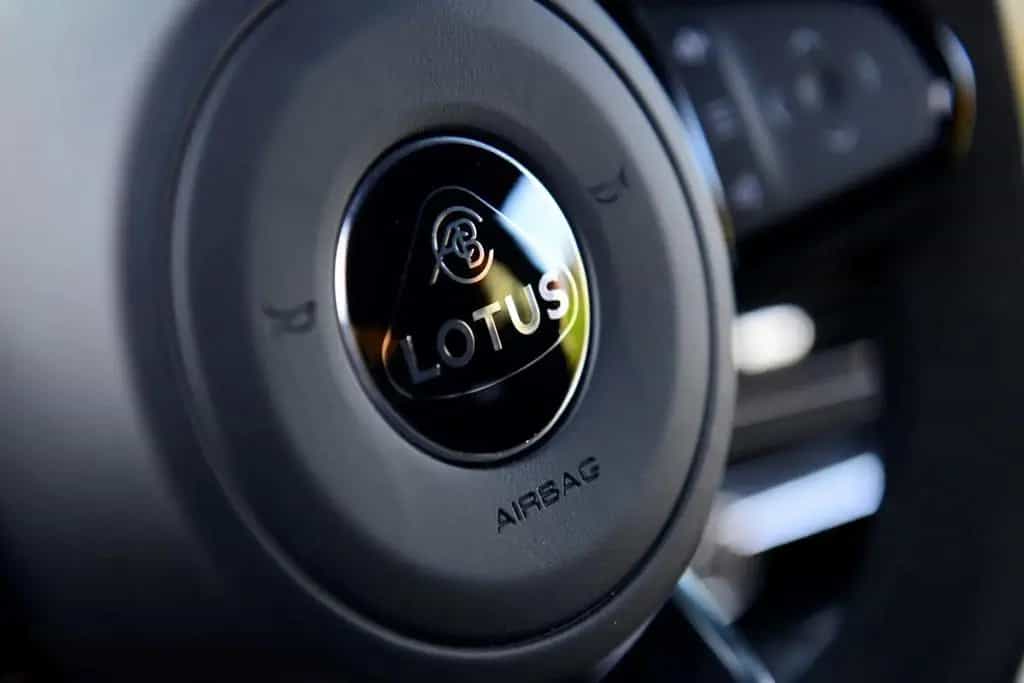 Lotus Emira V6 First Edition*BlackPack*Alcantara*MwSt. 01/2024-photo-9