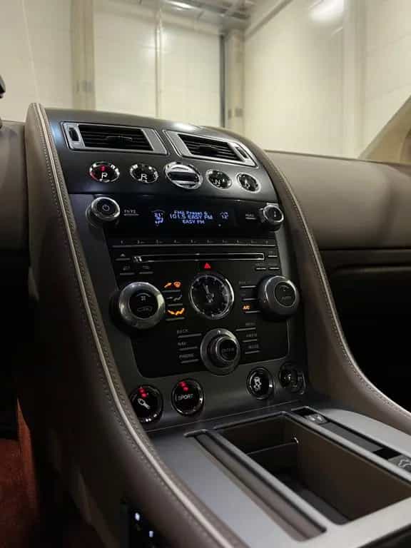 Aston Martin DB9 5.9 V12 *CARBON EDITION* 06/2015-photo-24