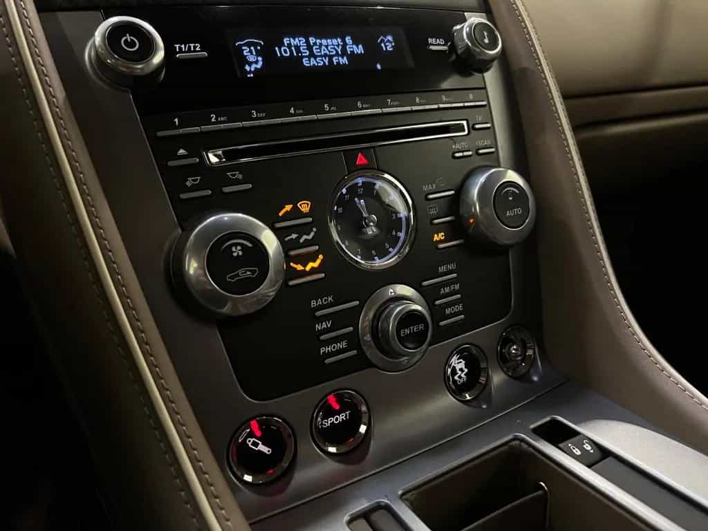 Aston Martin DB9 5.9 V12 *CARBON EDITION* 06/2015-photo-26