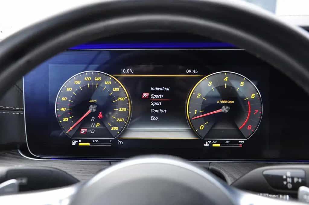 Mercedes-Benz E 450 4M Cabrio 9G AMG/NIGHT/HUD/360°/BURMESTER 08/2019-photo-31