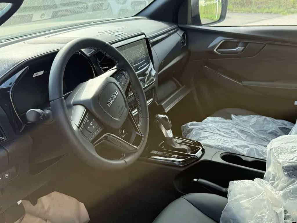 Isuzu D-Max Double Cab 4WD V-Cross AUTOMATIK null-photo-4