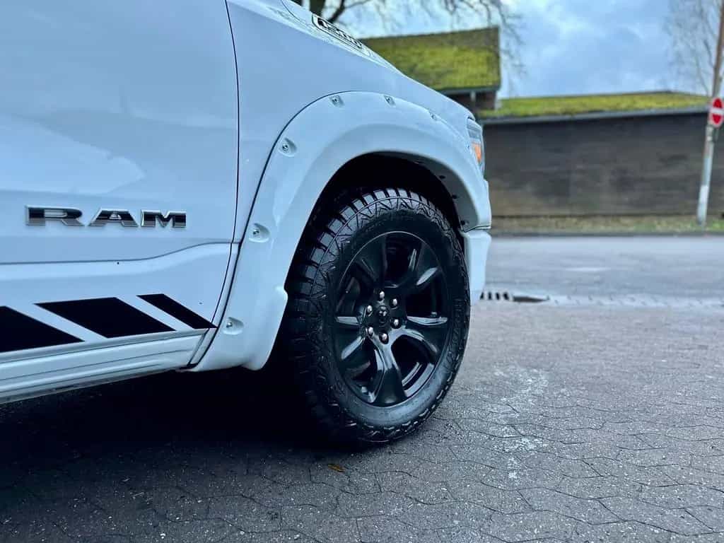 Dodge RAM 5,7 V8*AHK*NAVI*LED*LIFT*OFFROAD*SERVICE NEU 11/2020-photo-16