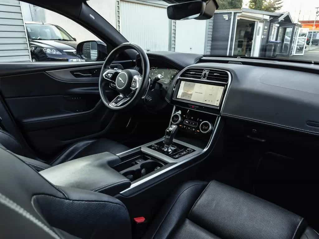 Jaguar XE D200 R-Dynamic S AWD LED DAB 360 Kamera Leder 07/2021-photo-12