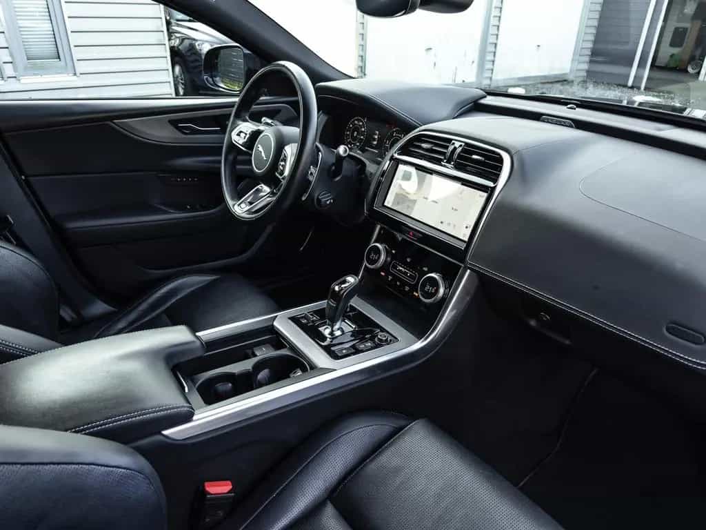Jaguar XE D200 R-Dynamic S AWD LED DAB 360 Kamera Leder 07/2021-photo-13