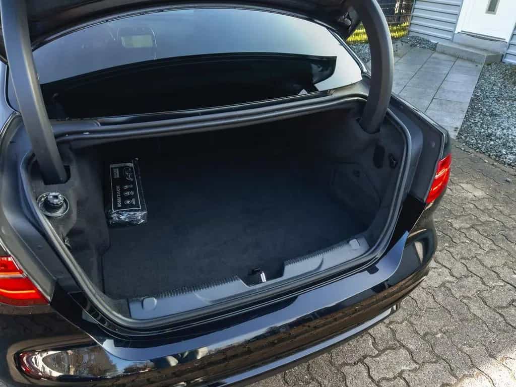 Jaguar XE D200 R-Dynamic S AWD LED DAB 360 Kamera Leder 07/2021-photo-16