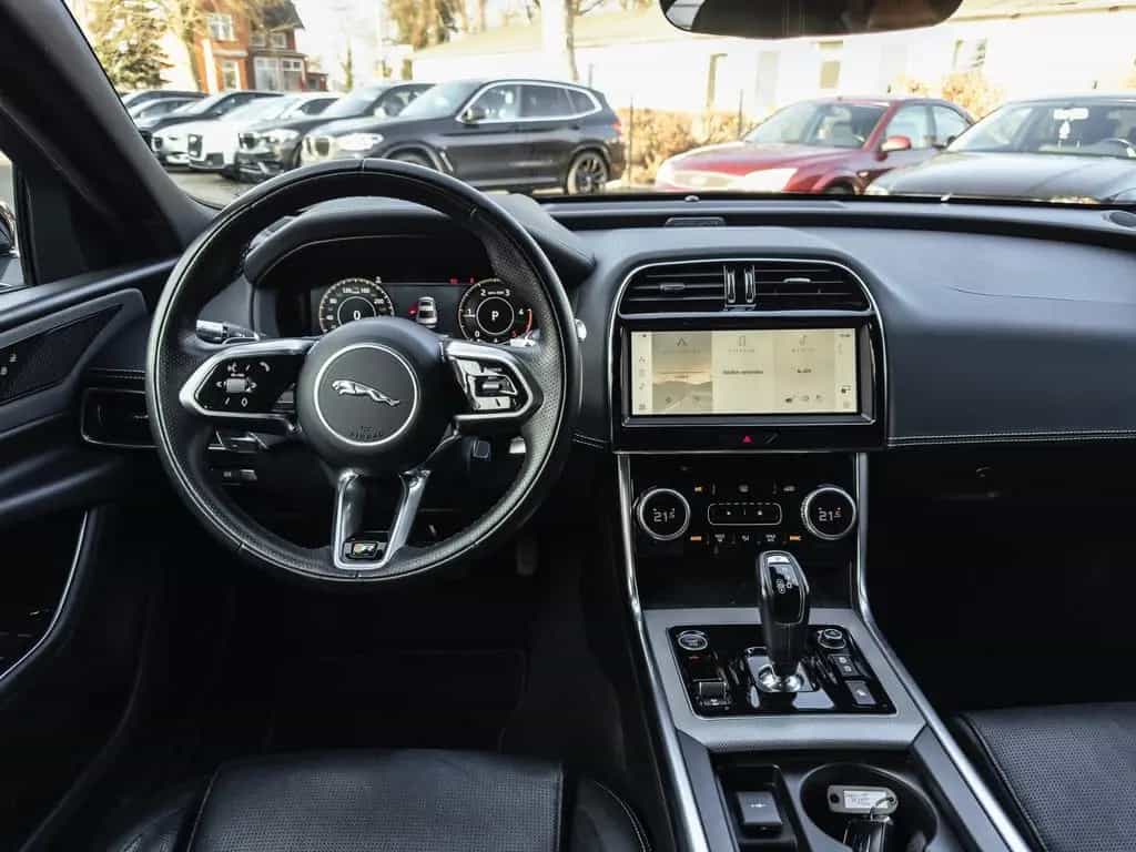 Jaguar XE D200 R-Dynamic S AWD LED DAB 360 Kamera Leder 07/2021-photo-4
