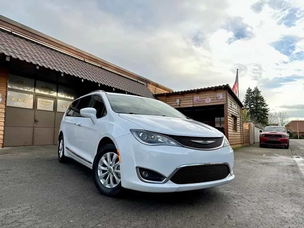 Chrysler Pacifica 3.6 V6*LEDER*PDC*KAMERA*LED*AHK*7SITZER*GARANTIE 12/2019-photo-11