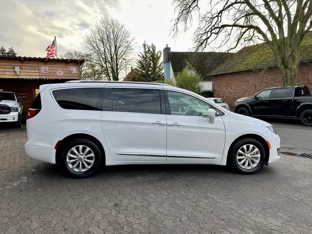 Chrysler Pacifica 3.6 V6*LEDER*PDC*KAMERA*LED*AHK*7SITZER*GARANTIE 12/2019-photo-14