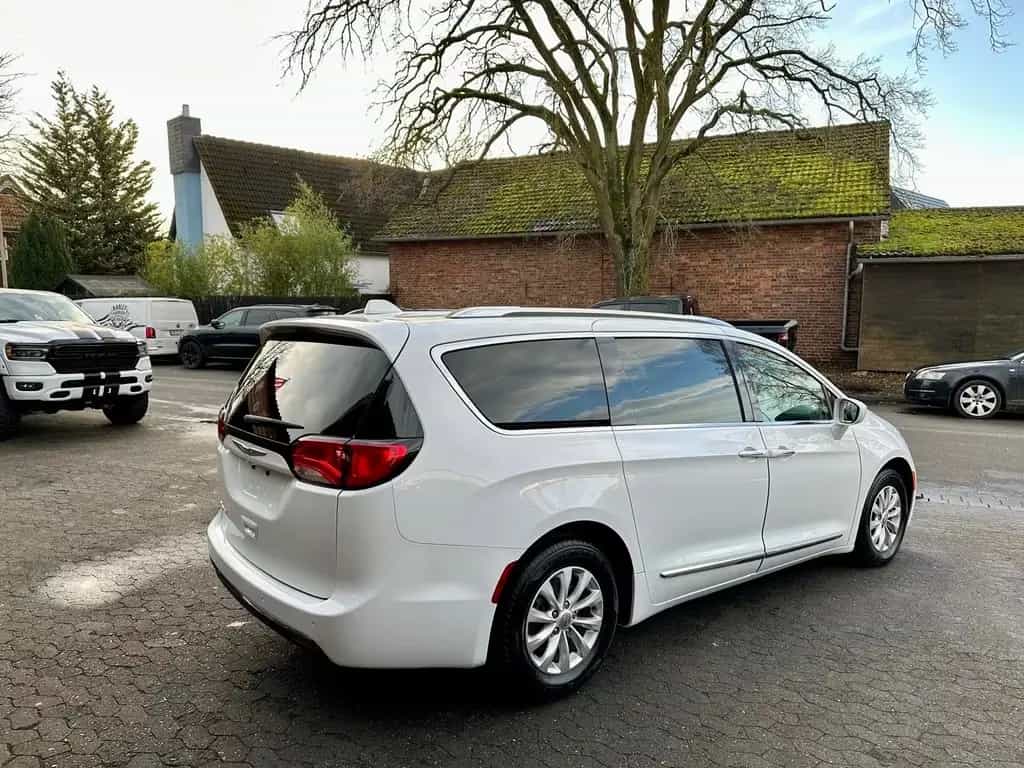 Chrysler Pacifica 3.6 V6*LEDER*PDC*KAMERA*LED*AHK*7SITZER*GARANTIE 12/2019-photo-16