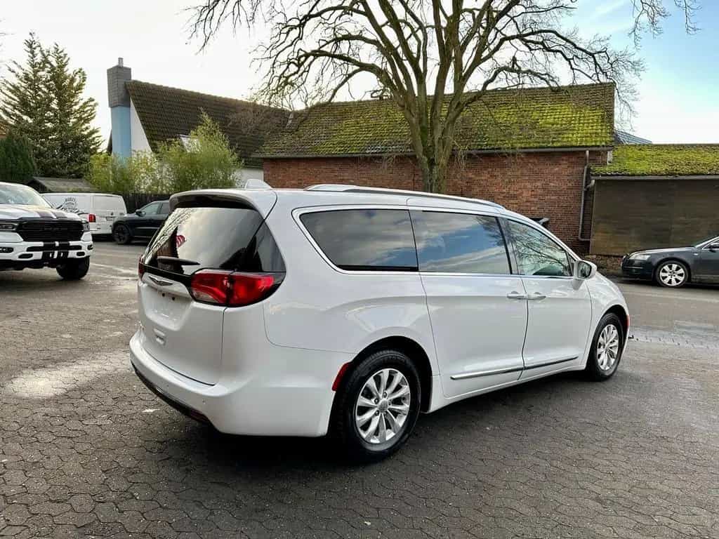 Chrysler Pacifica 3.6 V6*LEDER*PDC*KAMERA*LED*AHK*7SITZER*GARANTIE 12/2019-photo-17