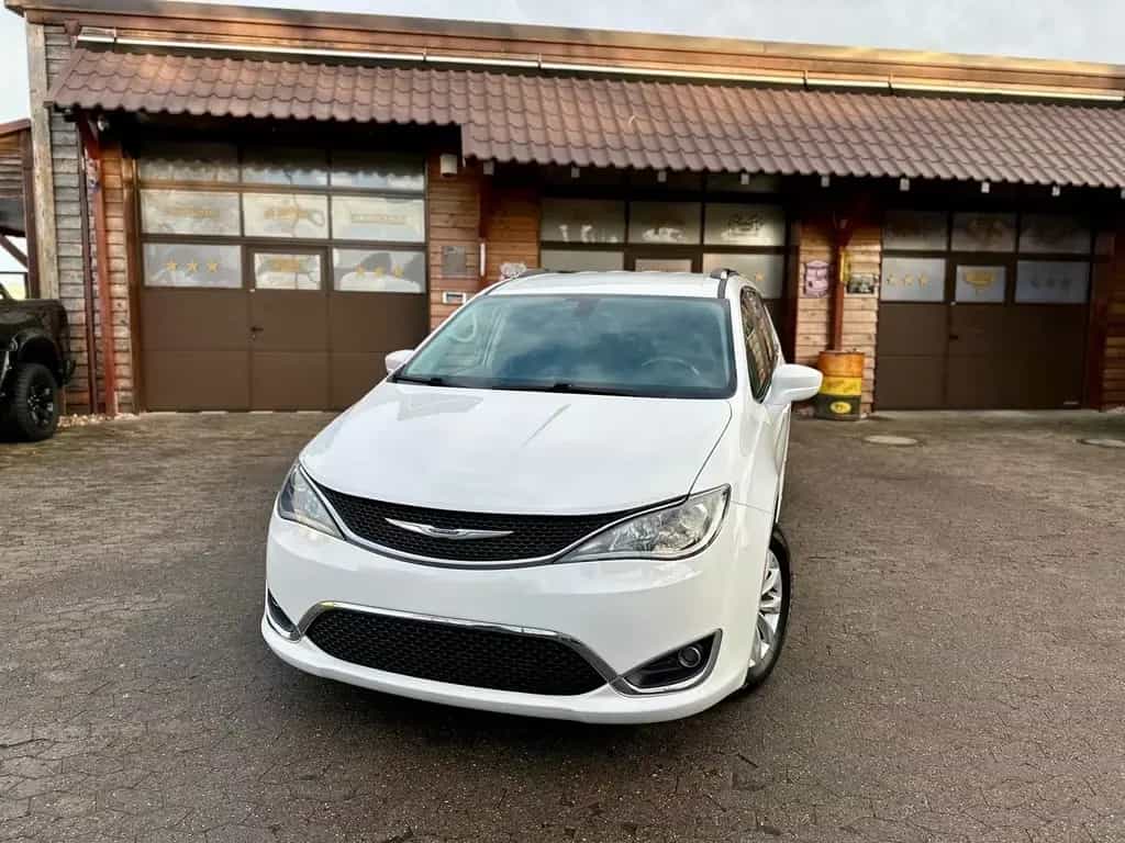 Chrysler Pacifica 3.6 V6*LEDER*PDC*KAMERA*LED*AHK*7SITZER*GARANTIE 12/2019-photo-2