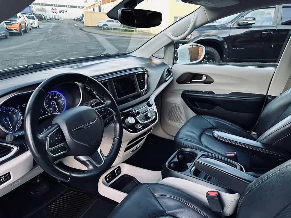Chrysler Pacifica 3.6 V6*LEDER*PDC*KAMERA*LED*AHK*7SITZER*GARANTIE 12/2019-photo-26