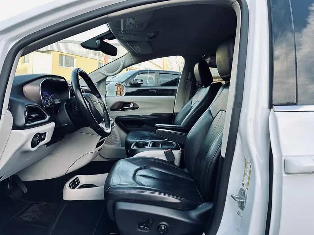 Chrysler Pacifica 3.6 V6*LEDER*PDC*KAMERA*LED*AHK*7SITZER*GARANTIE 12/2019-photo-27