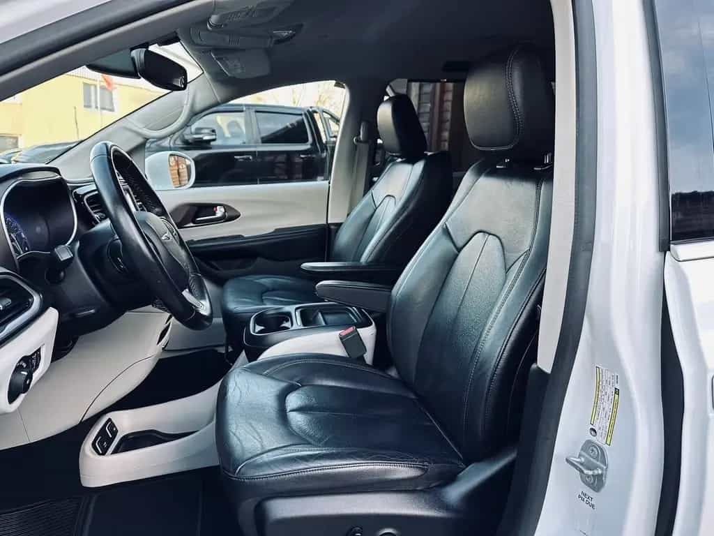 Chrysler Pacifica 3.6 V6*LEDER*PDC*KAMERA*LED*AHK*7SITZER*GARANTIE 12/2019-photo-28