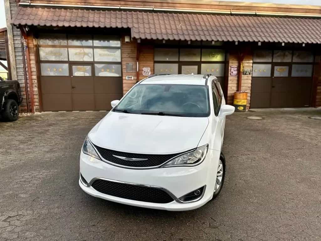 Chrysler Pacifica 3.6 V6*LEDER*PDC*KAMERA*LED*AHK*7SITZER*GARANTIE 12/2019-photo-3