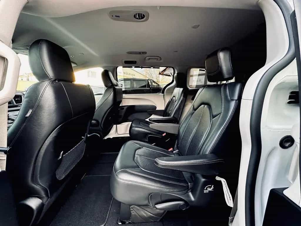 Chrysler Pacifica 3.6 V6*LEDER*PDC*KAMERA*LED*AHK*7SITZER*GARANTIE 12/2019-photo-31
