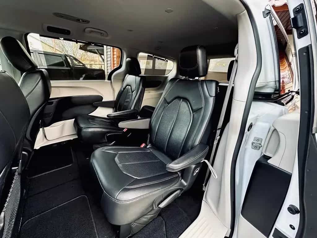 Chrysler Pacifica 3.6 V6*LEDER*PDC*KAMERA*LED*AHK*7SITZER*GARANTIE 12/2019-photo-32