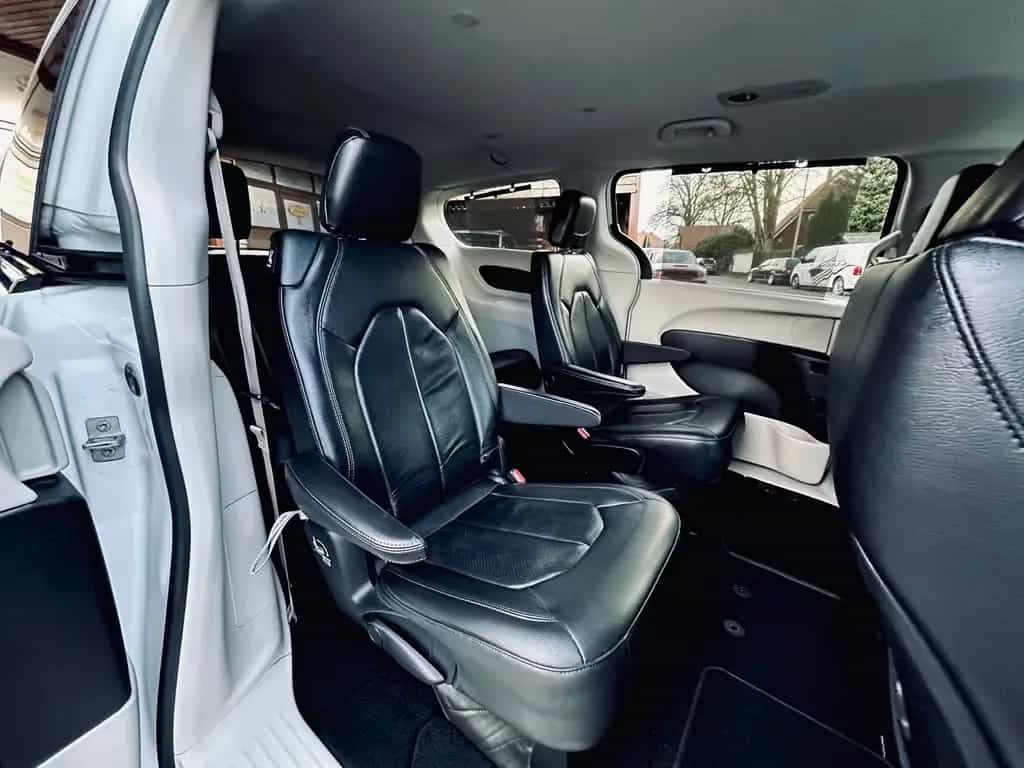 Chrysler Pacifica 3.6 V6*LEDER*PDC*KAMERA*LED*AHK*7SITZER*GARANTIE 12/2019-photo-39