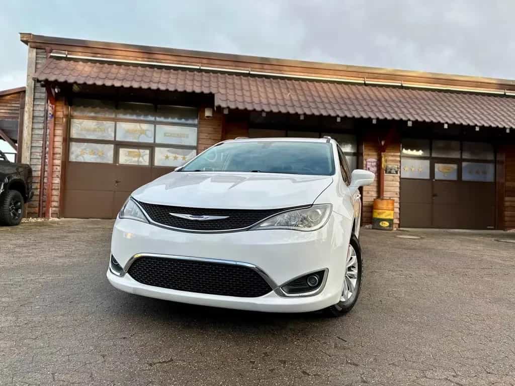 Chrysler Pacifica 3.6 V6*LEDER*PDC*KAMERA*LED*AHK*7SITZER*GARANTIE 12/2019-photo-4