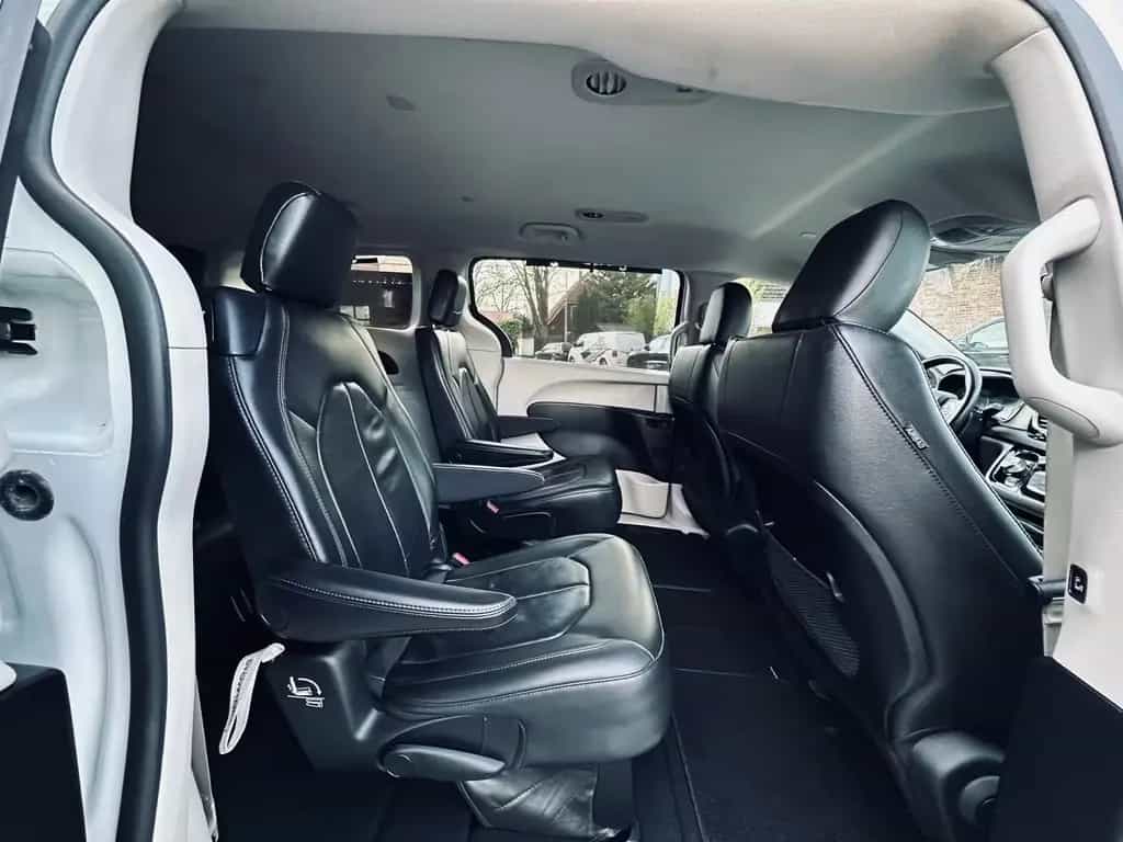 Chrysler Pacifica 3.6 V6*LEDER*PDC*KAMERA*LED*AHK*7SITZER*GARANTIE 12/2019-photo-41