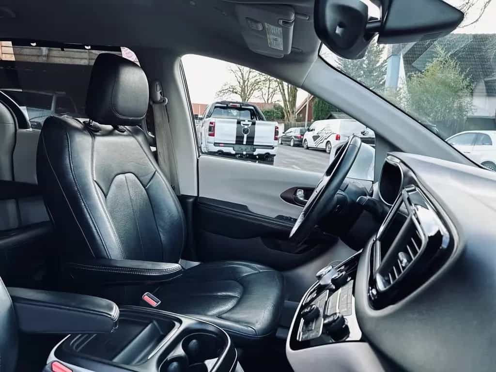 Chrysler Pacifica 3.6 V6*LEDER*PDC*KAMERA*LED*AHK*7SITZER*GARANTIE 12/2019-photo-43