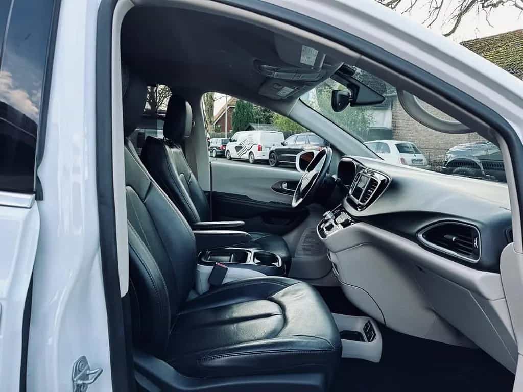 Chrysler Pacifica 3.6 V6*LEDER*PDC*KAMERA*LED*AHK*7SITZER*GARANTIE 12/2019-photo-45
