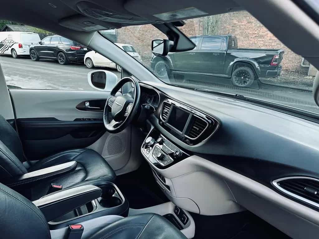 Chrysler Pacifica 3.6 V6*LEDER*PDC*KAMERA*LED*AHK*7SITZER*GARANTIE 12/2019-photo-46