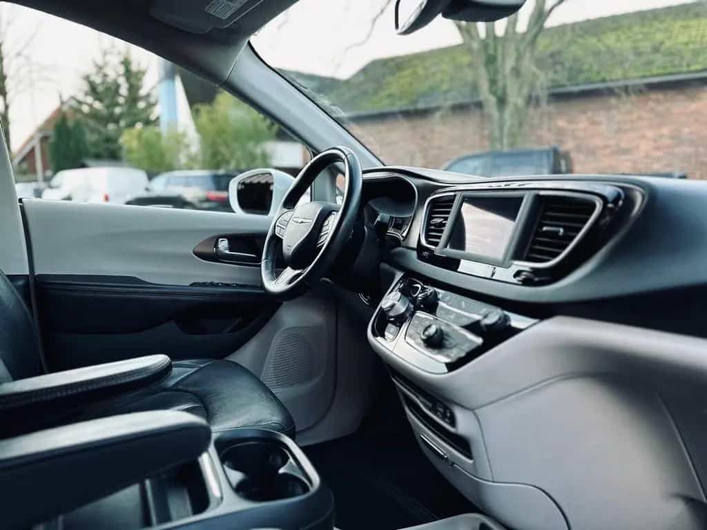 Chrysler Pacifica 3.6 V6*LEDER*PDC*KAMERA*LED*AHK*7SITZER*GARANTIE 12/2019-photo-47