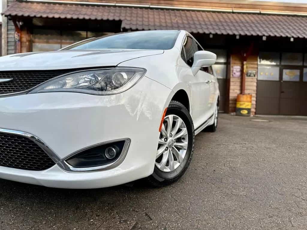 Chrysler Pacifica 3.6 V6*LEDER*PDC*KAMERA*LED*AHK*7SITZER*GARANTIE 12/2019-photo-5