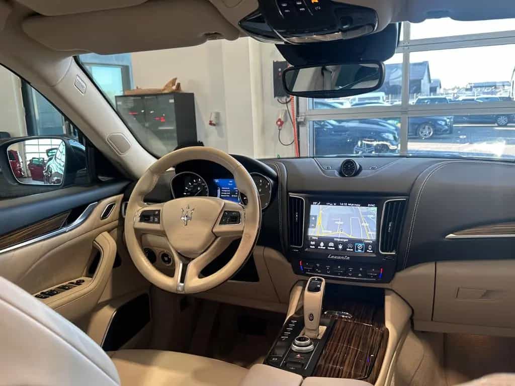 Maserati Levante S GranLusso SQ4 MEGA VOLL Facelift 4x4 08/2018-photo-13